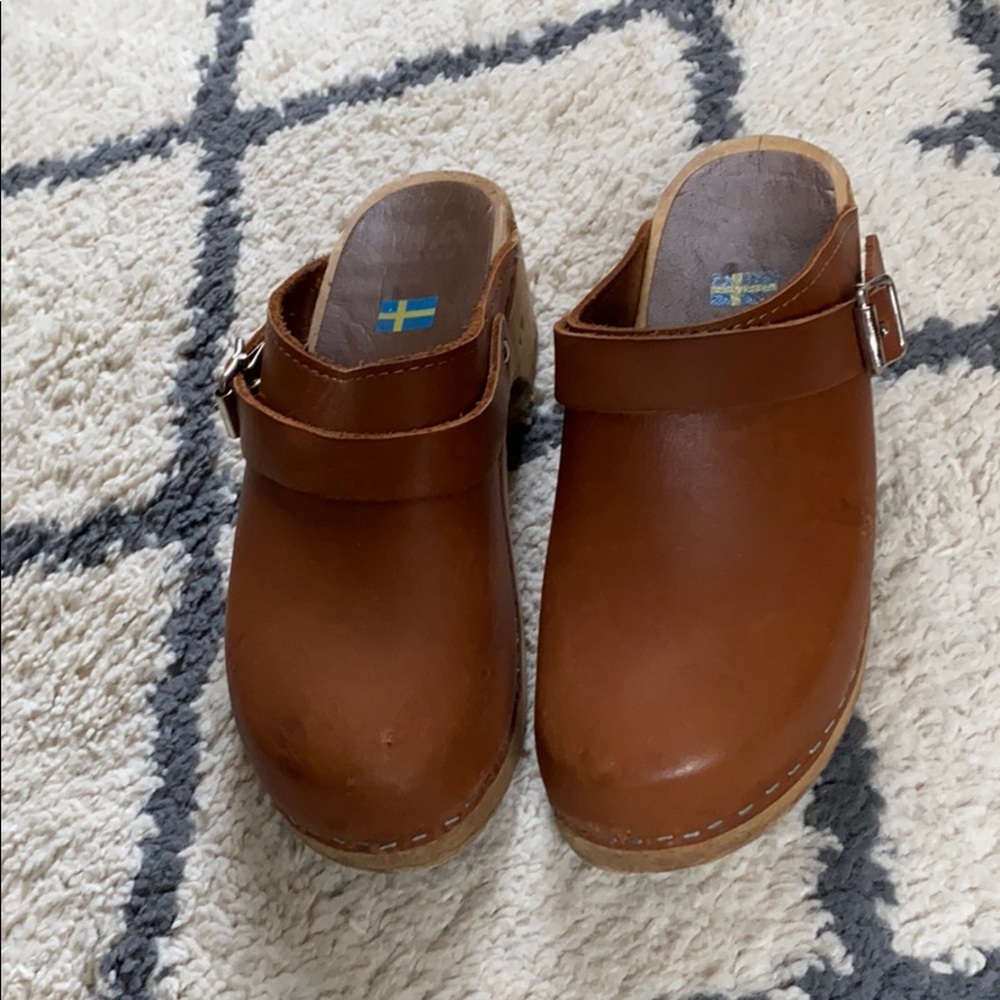 MIA clogs